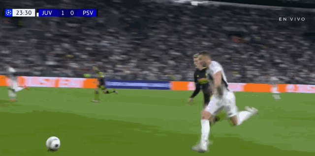 1726600793998041690.gif 被扑出.gif