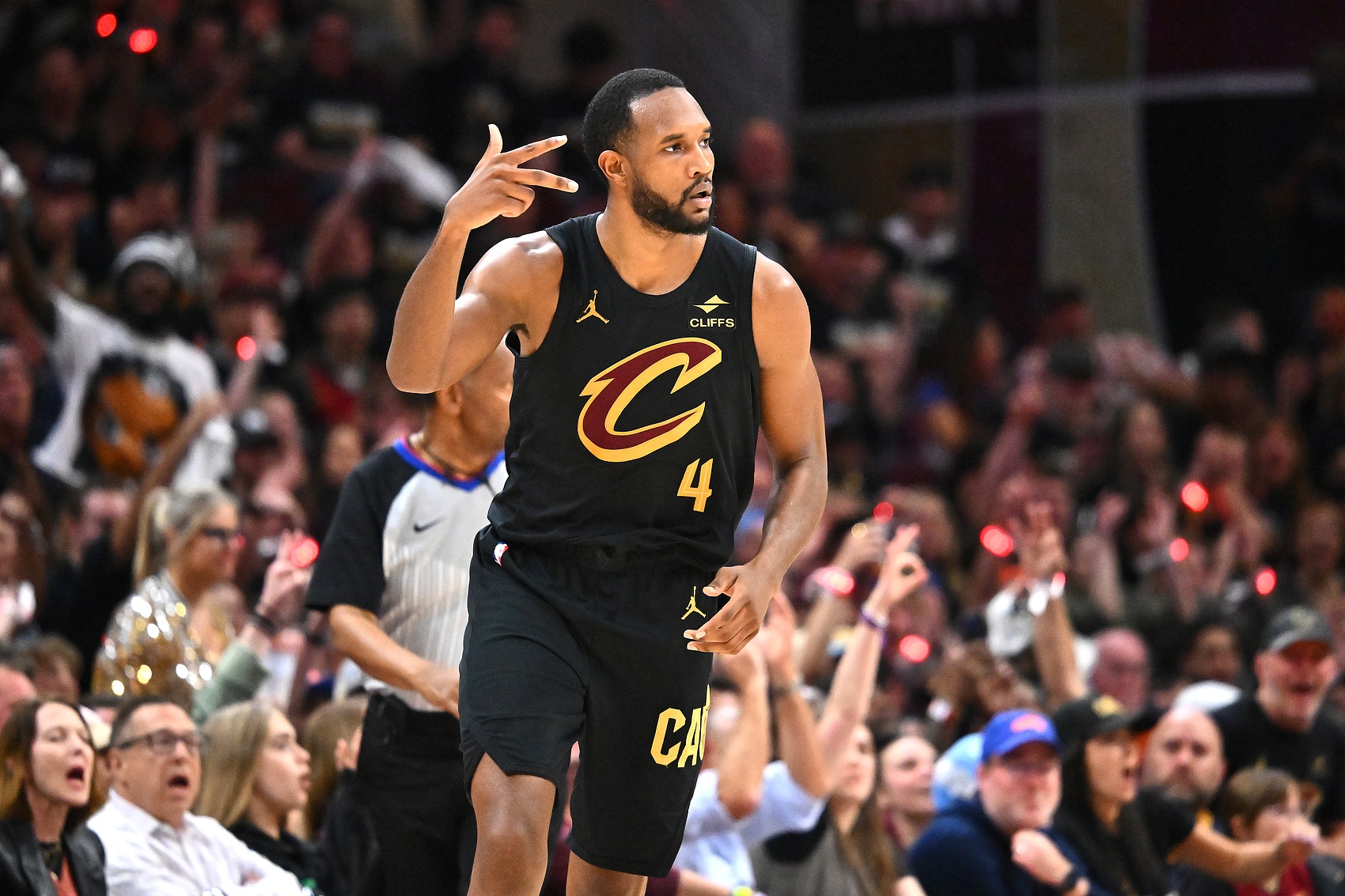 乐鱼体育网页版登录入口-莫布里休赛期全面升级进攻技巧：跳投、控球与终结能力显著提升