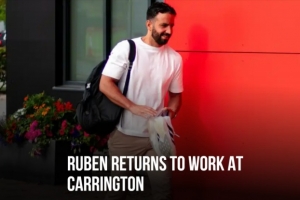 阿莫林回到卡灵顿备战新赛季,曼联球员下周一结束假期返回基地